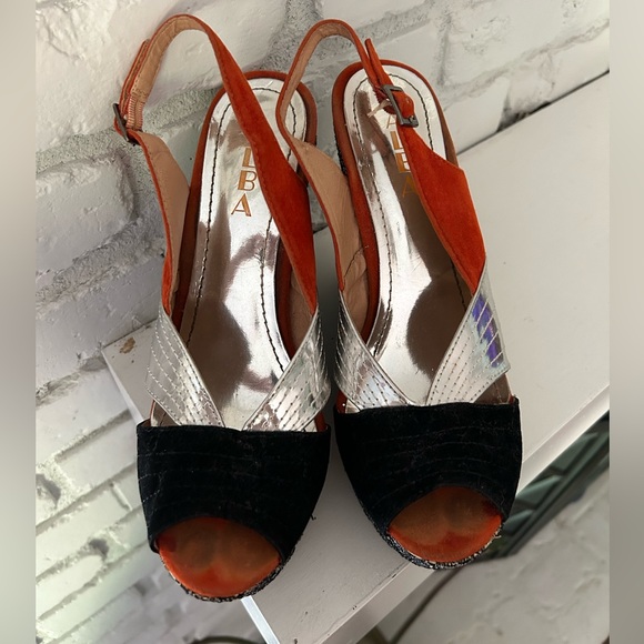 Stylish Black and Silver Wedge Sandals - Picture 2 of 5